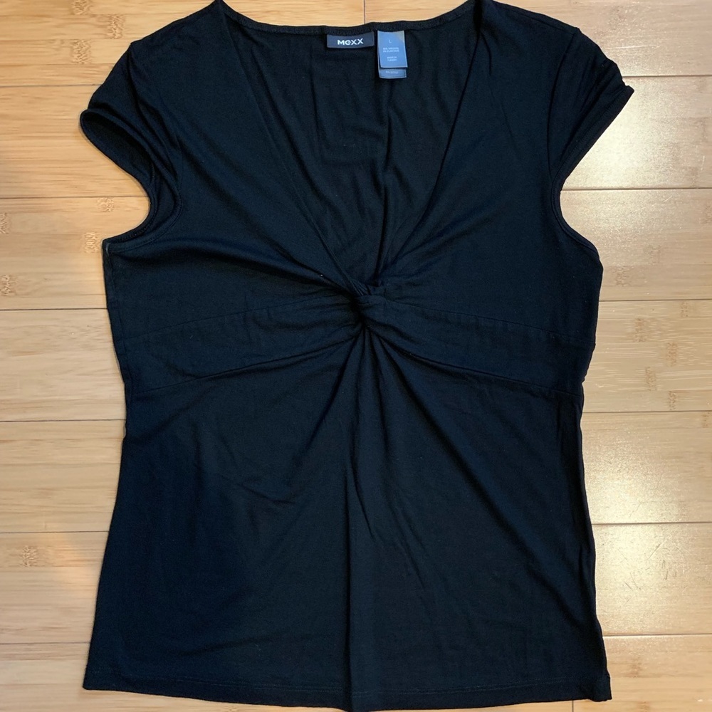 𝅺Mexx cap sleeve black top with front knot sz L
